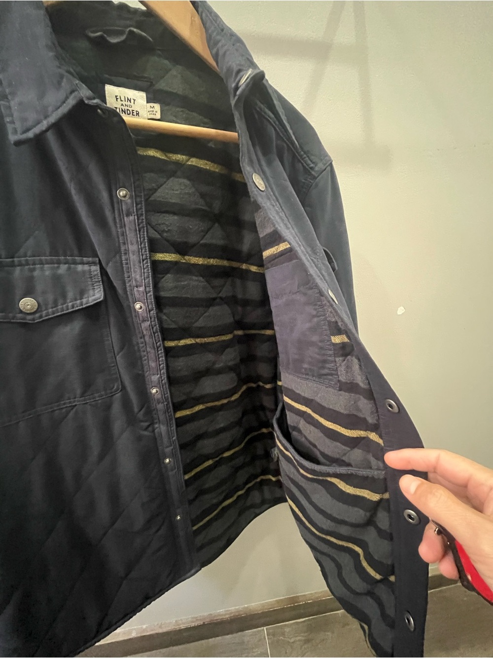 Huckberry - FLINT AND TINDER
Quilted Shirt Jacket
in Navy - Size M - Picture 5 of 12